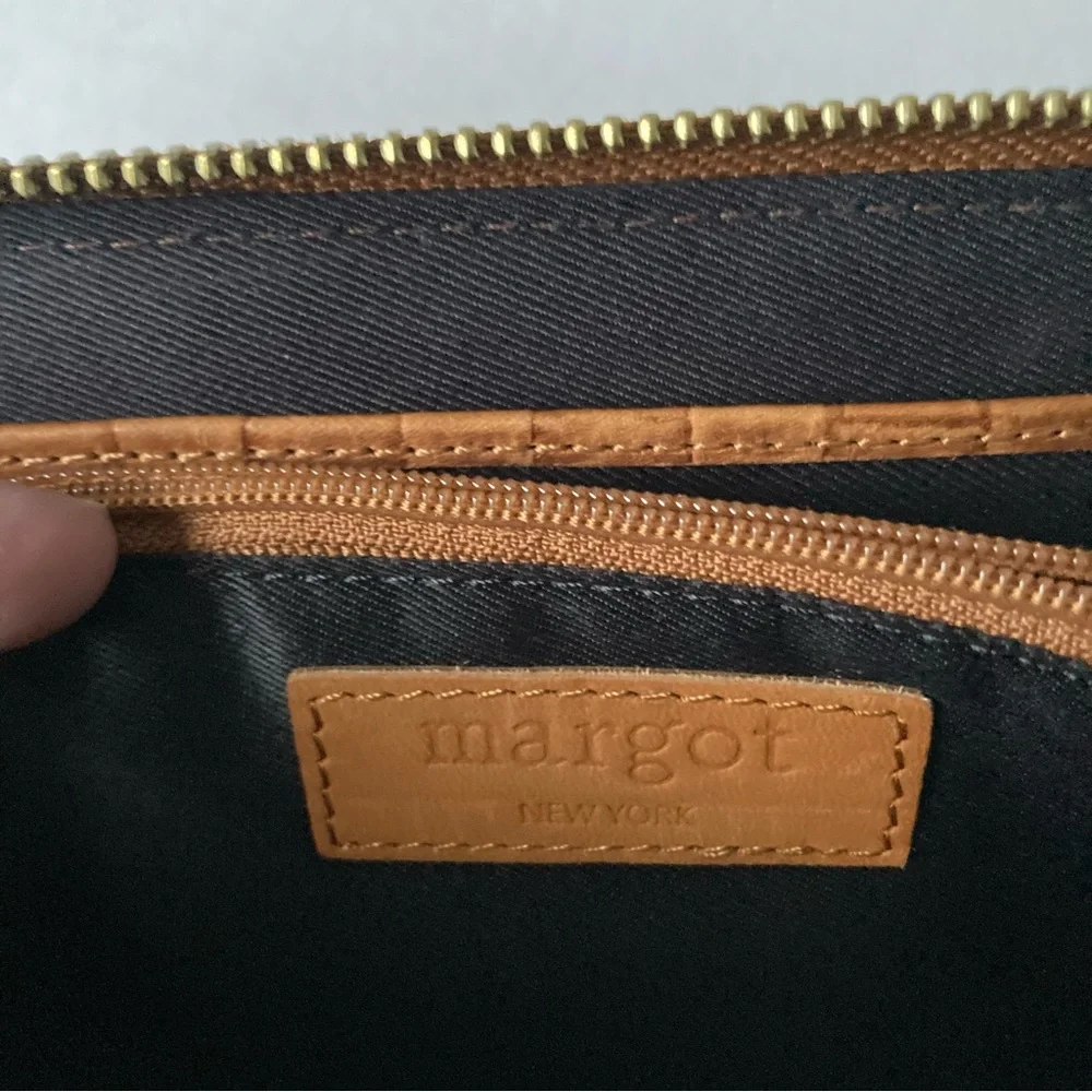 Margot New York Leather Wristlet Clutch 8.5 inches x 4.5 inches - Picture 3 of 11